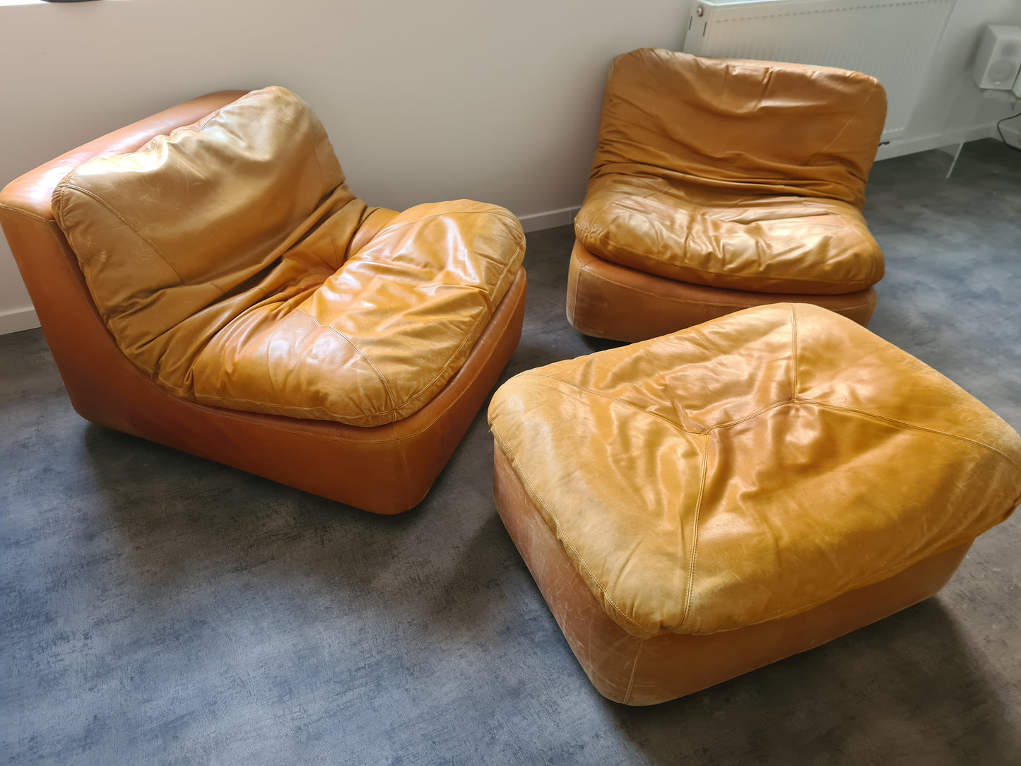 2x Vintage Lounge Sessel + Hocker Leder 1970er 80x100cm