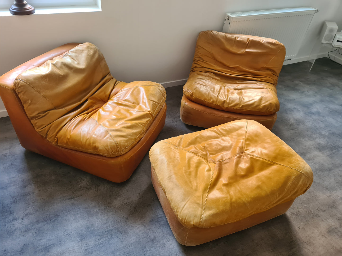 2x Vintage Lounge Sessel + Hocker Leder 1970er 80x100cm