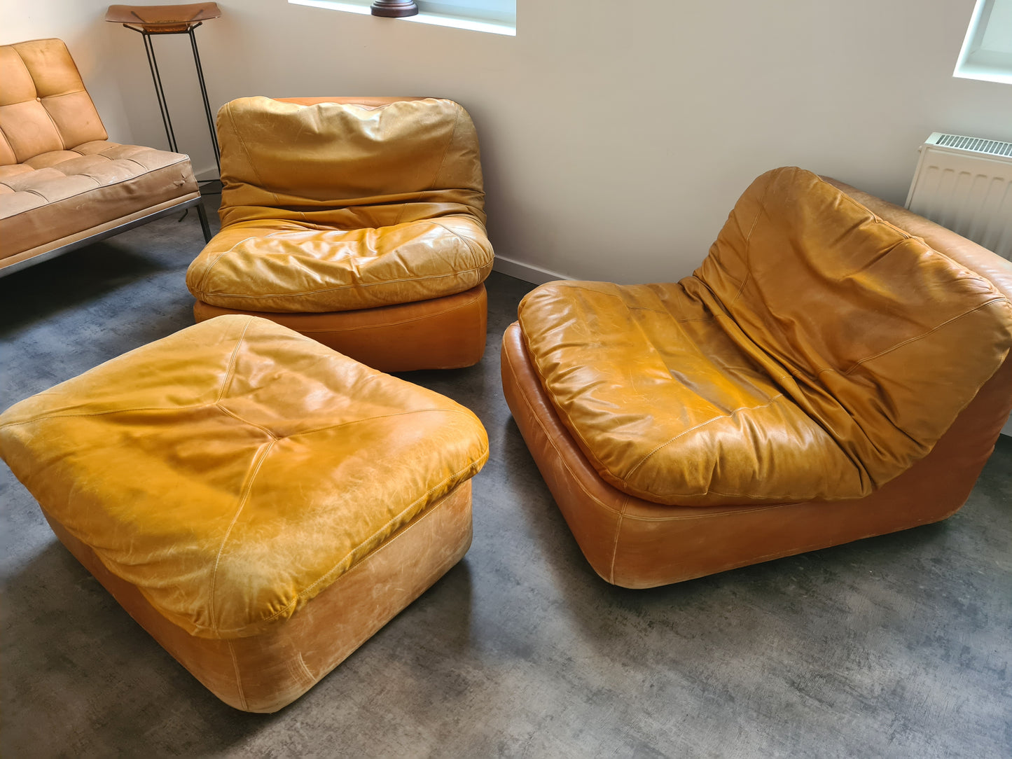2x Vintage Lounge Sessel + Hocker Leder 1970er 80x100cm
