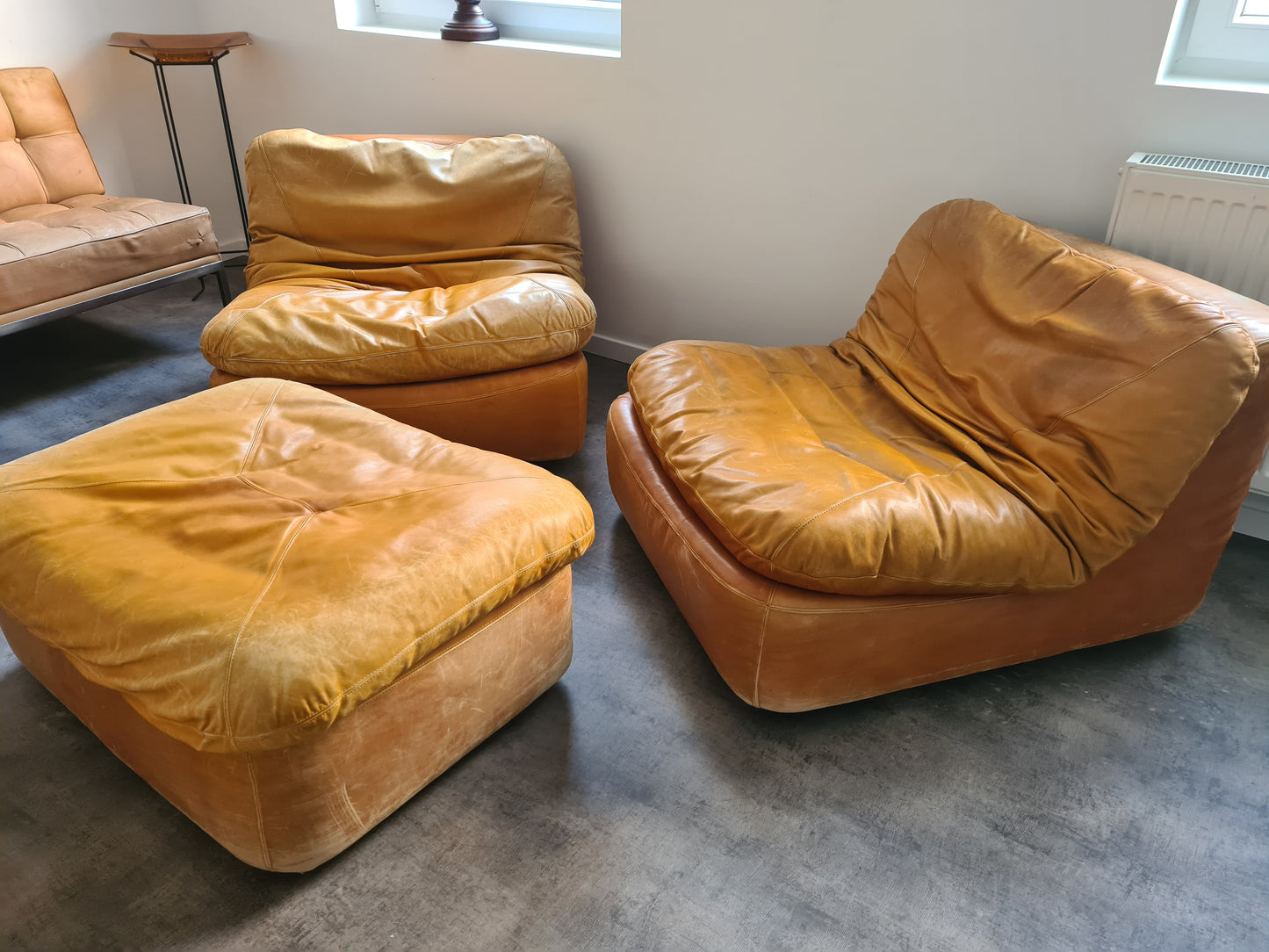 2x Vintage Lounge Sessel + Hocker Leder 1970er 80x100cm