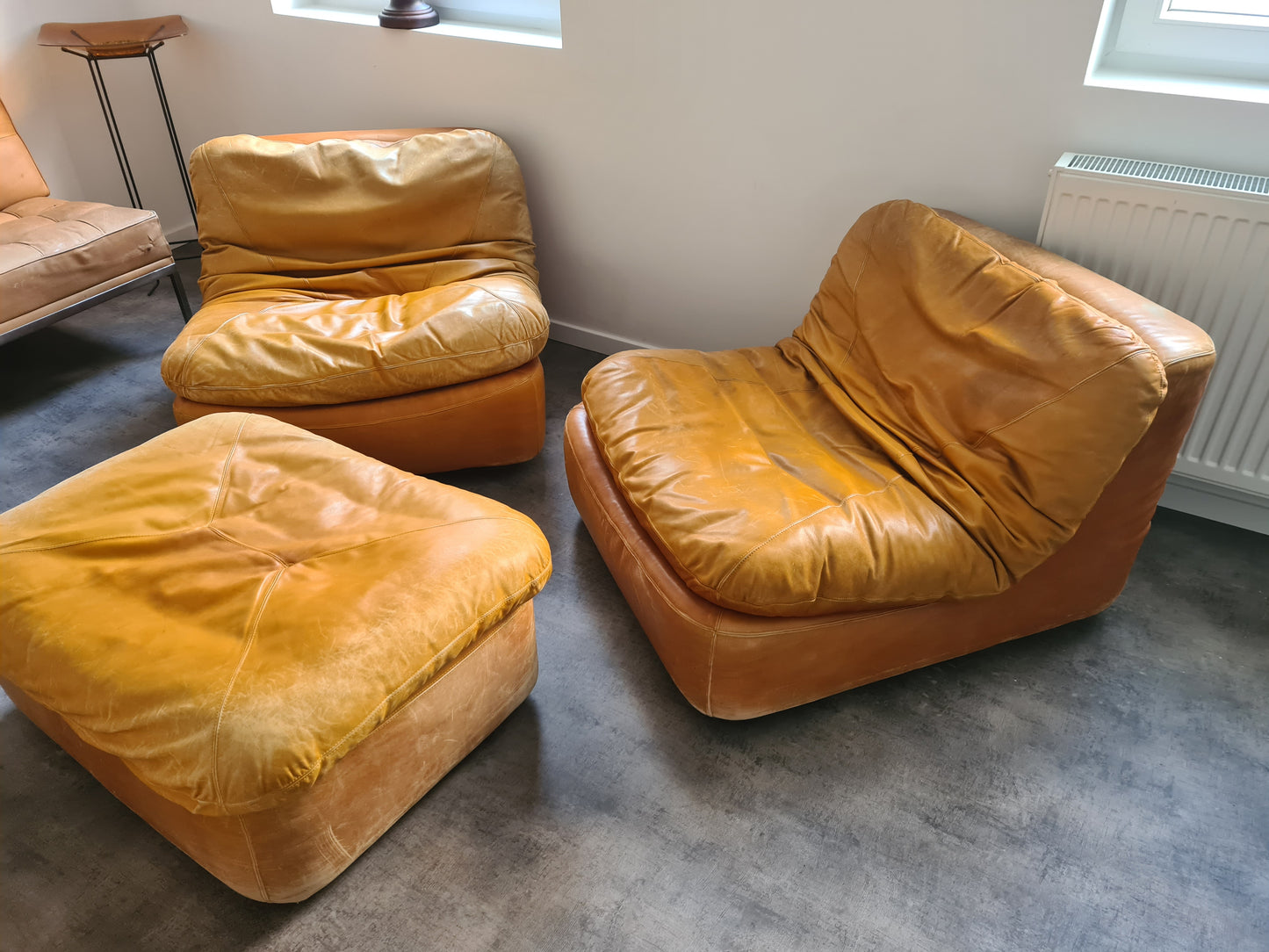2x Vintage Lounge Sessel + Hocker Leder 1970er 80x100cm
