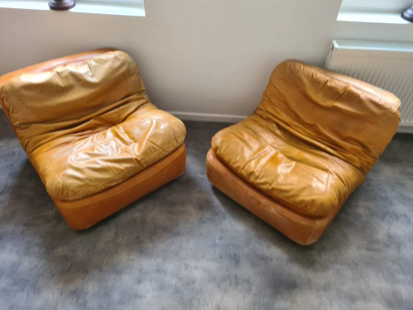 2x Vintage Lounge Sessel + Hocker Leder 1970er 80x100cm