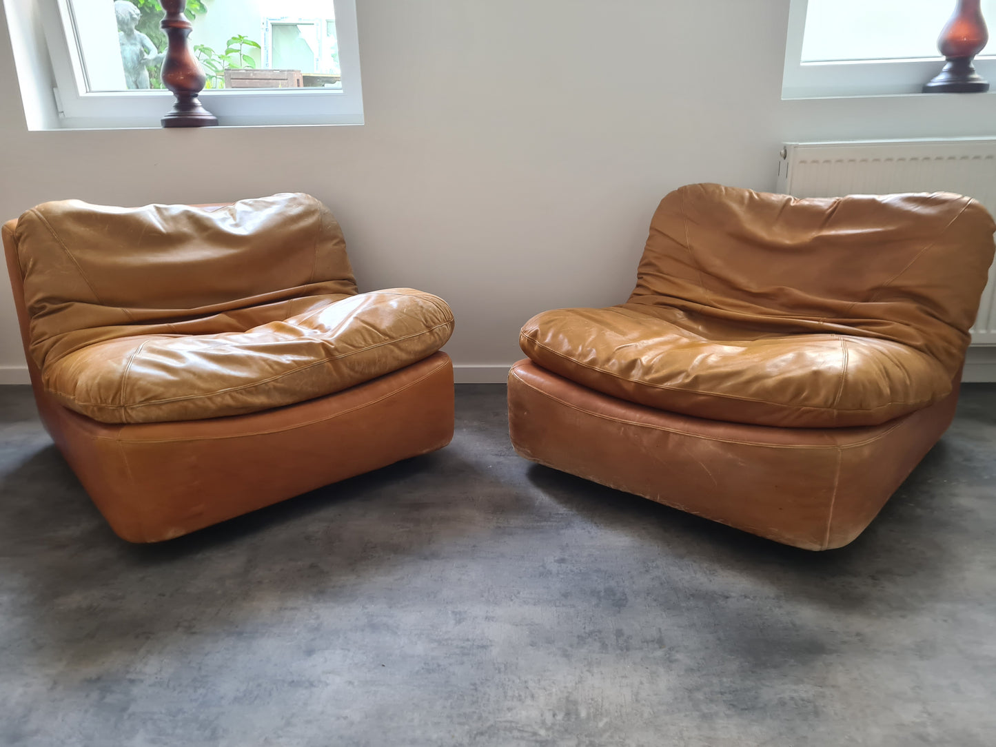 2x Vintage Lounge Sessel + Hocker Leder 1970er 80x100cm