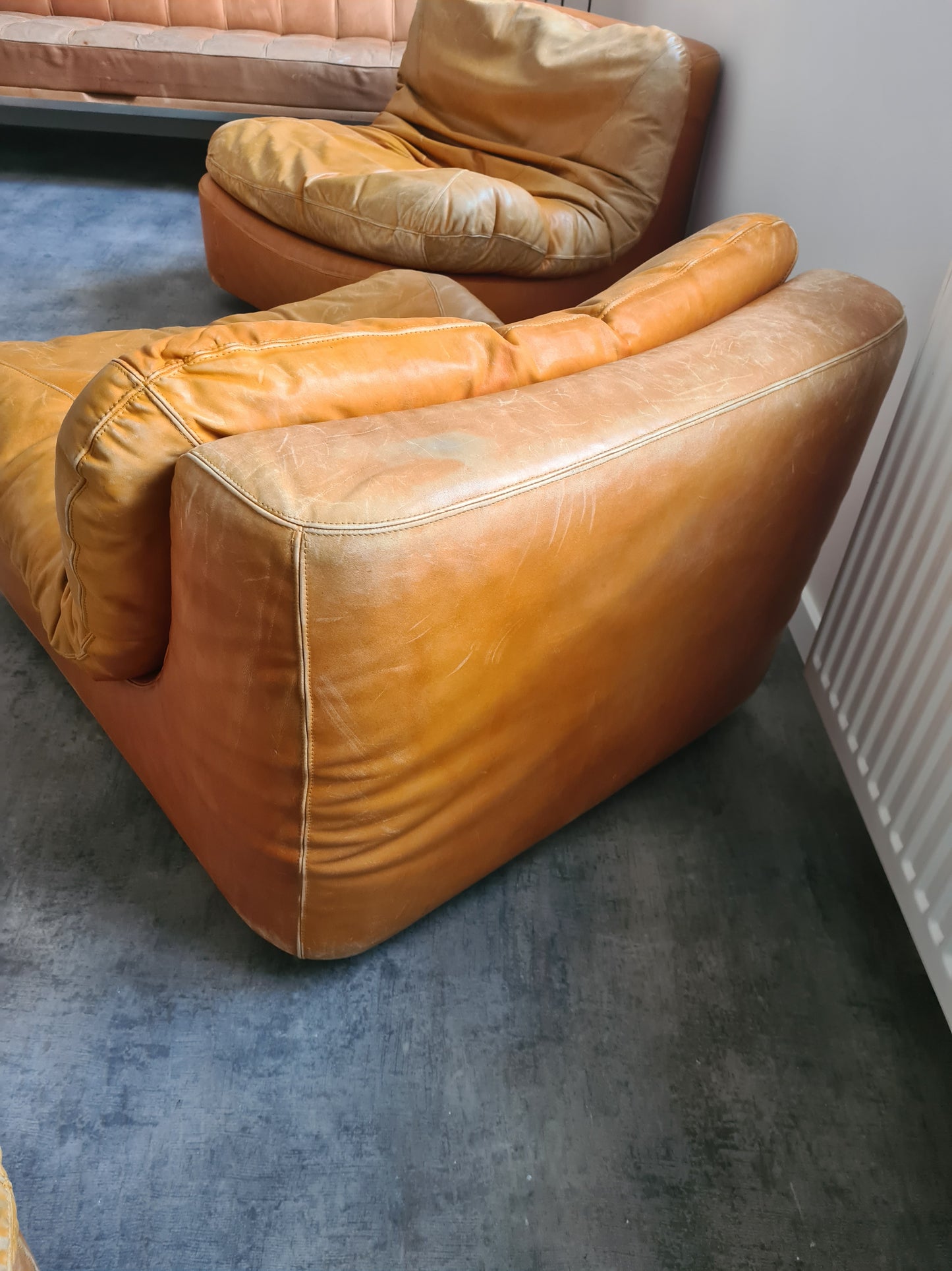 2x Vintage Lounge Sessel + Hocker Leder 1970er 80x100cm