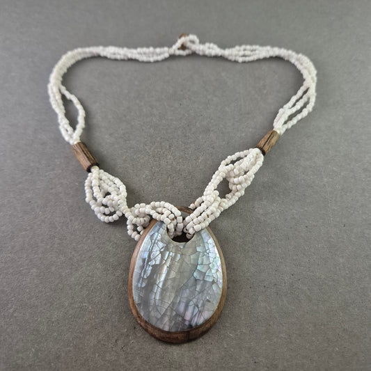 Damen Halskette mit Muschel-Anhänger und Perlen