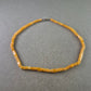 Schlichte Damen Halskette mit gelben Würfelperlen