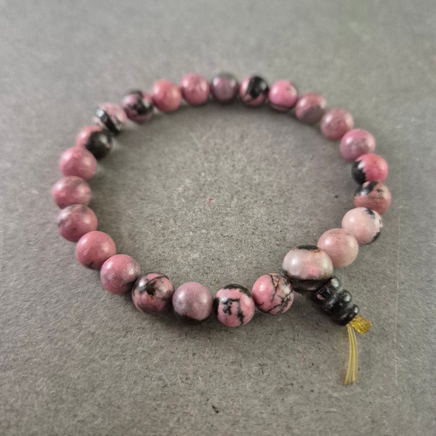 Elastisches Armband rosa Natursteinperlen Sanfter Farbverlauf Handarbeit