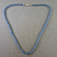 Feine Halskette mit blauen Glasperlen und 925er Silberverschluss