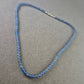 Feine Halskette mit blauen Glasperlen und 925er Silberverschluss
