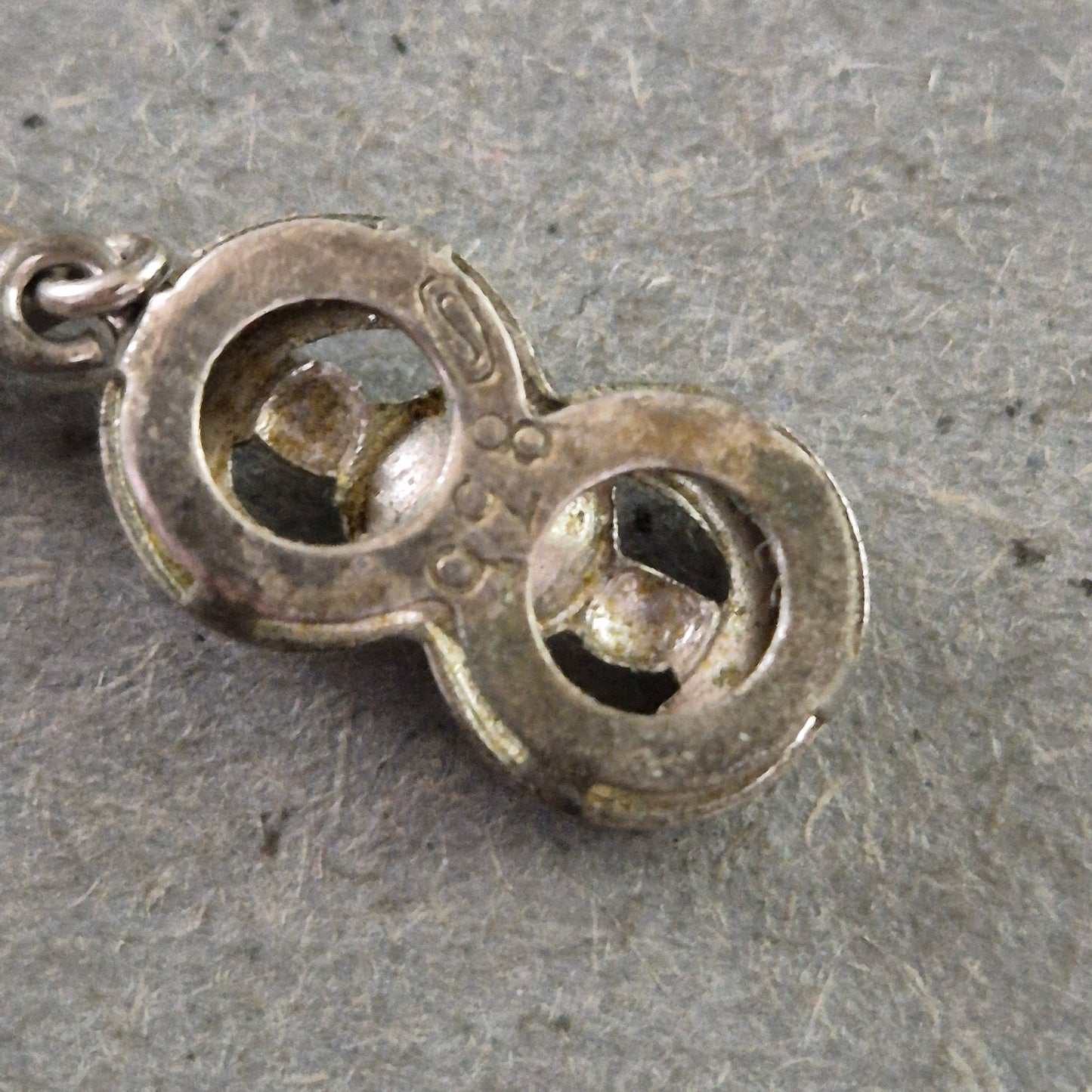 Klassische Perlenkette mit Silberverschluss – Eleganz in ihrer reinsten Form