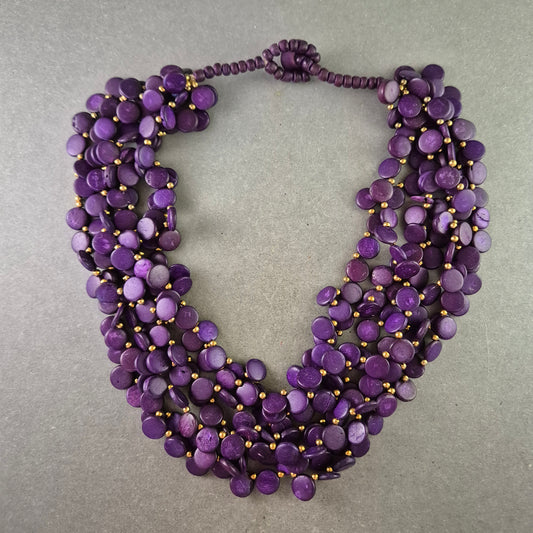 Auffällige Halskette mit violetten Scheibenperlen – Boho-Stil mit Charme