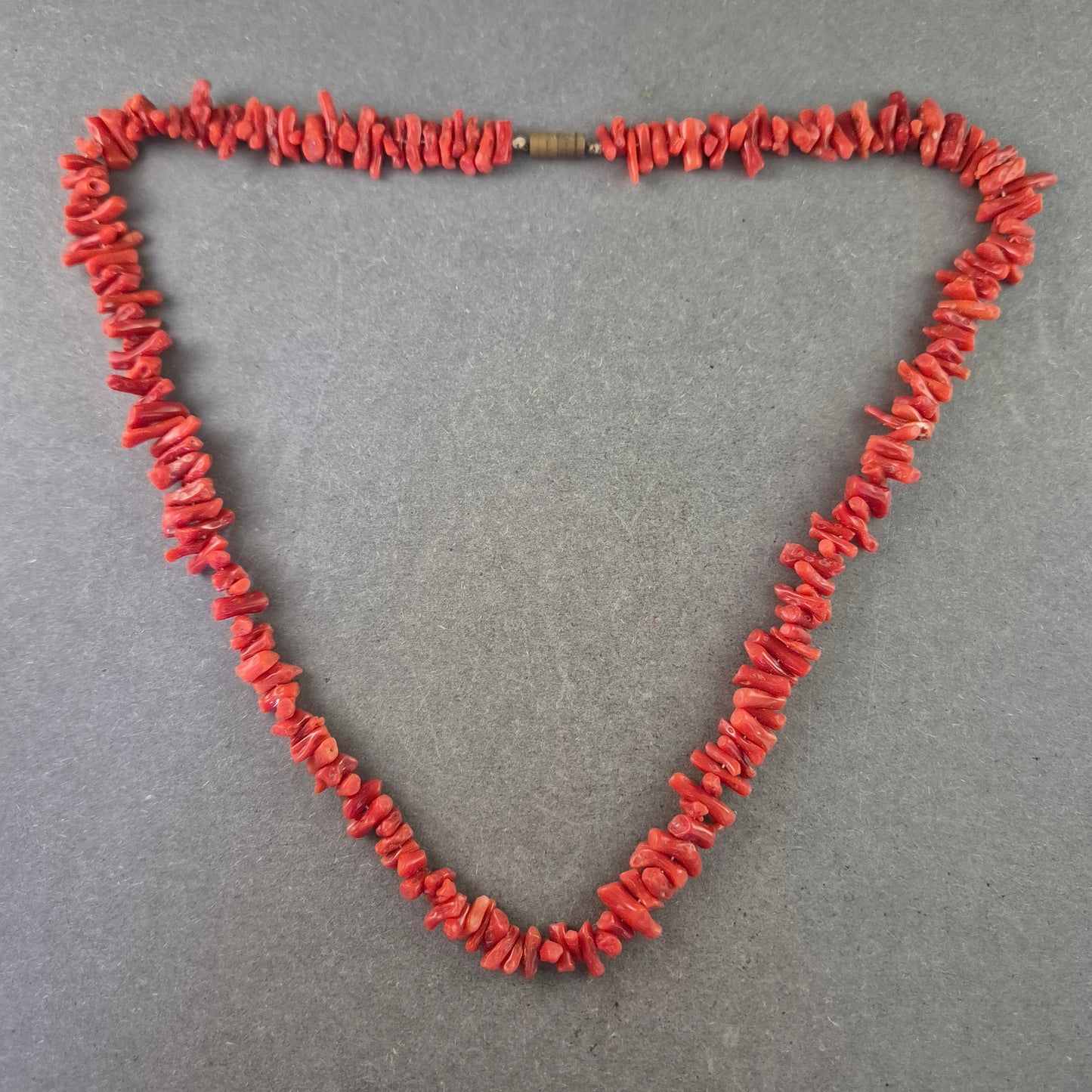 Klassische Kette aus roten Korallenchips – Natur pur in kräftigem Rot