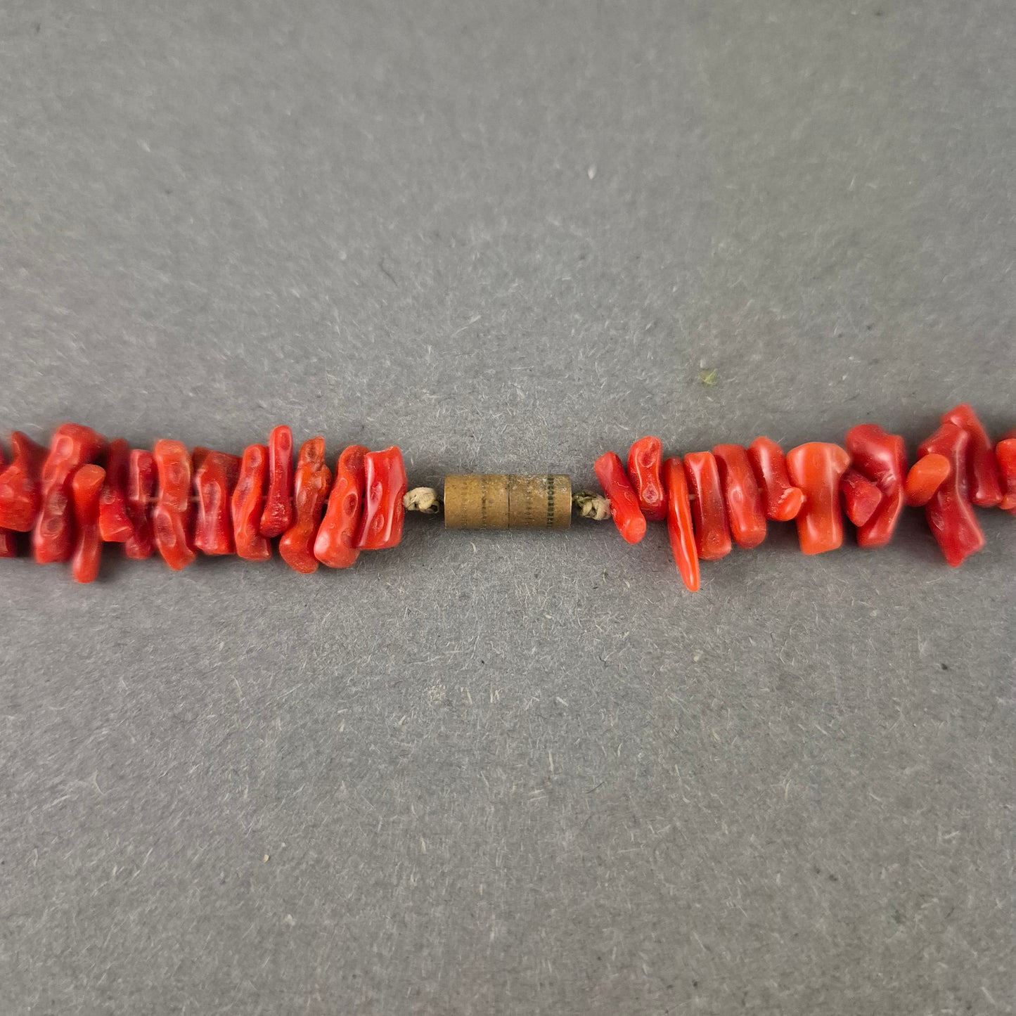 Klassische Kette aus roten Korallenchips – Natur pur in kräftigem Rot