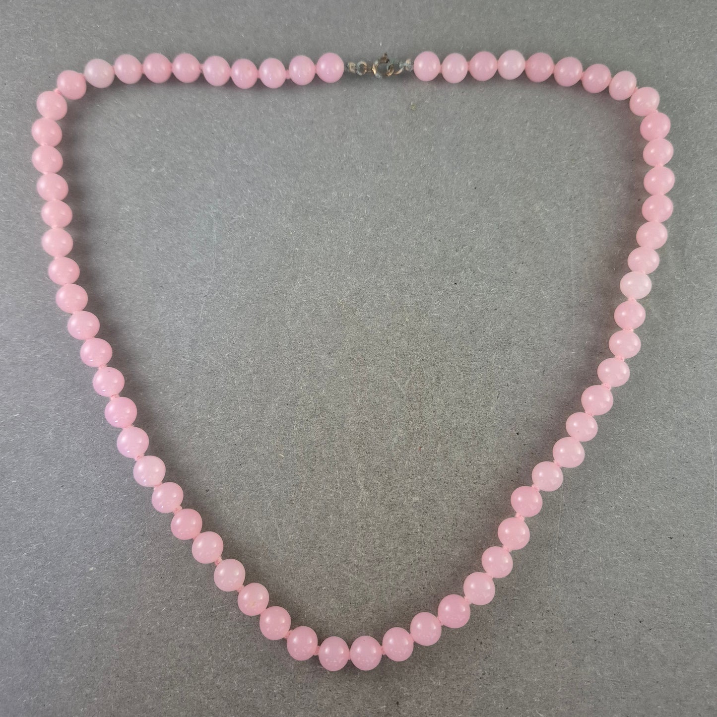 Zarte Halskette mit rosa Perlen – Femininer Look in Pastell