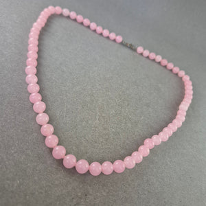 Zarte Halskette mit rosa Perlen – Femininer Look in Pastell
