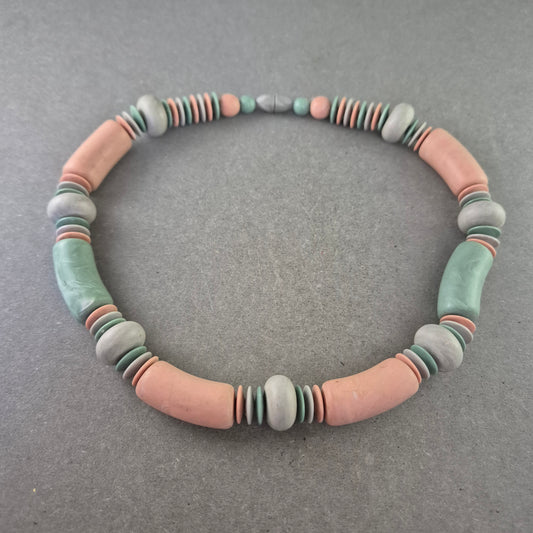 Vintage Keramikkette in Pastellfarben – Handgefertigter Boho-Look