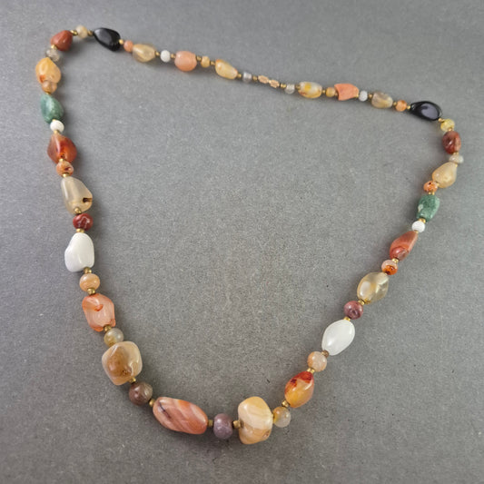 Farbenfrohe Edelstein Halskette – Natürliche Eleganz in Unikatform