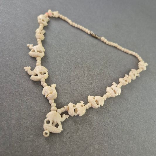 Orientalische Halskette mit geschnitzten Kamelen – Exotischer Ethno-Stil