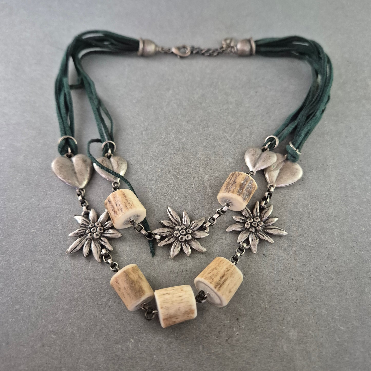 Alpenländische Trachten Halskette – Hirschhorn & Edelweiß Akzente