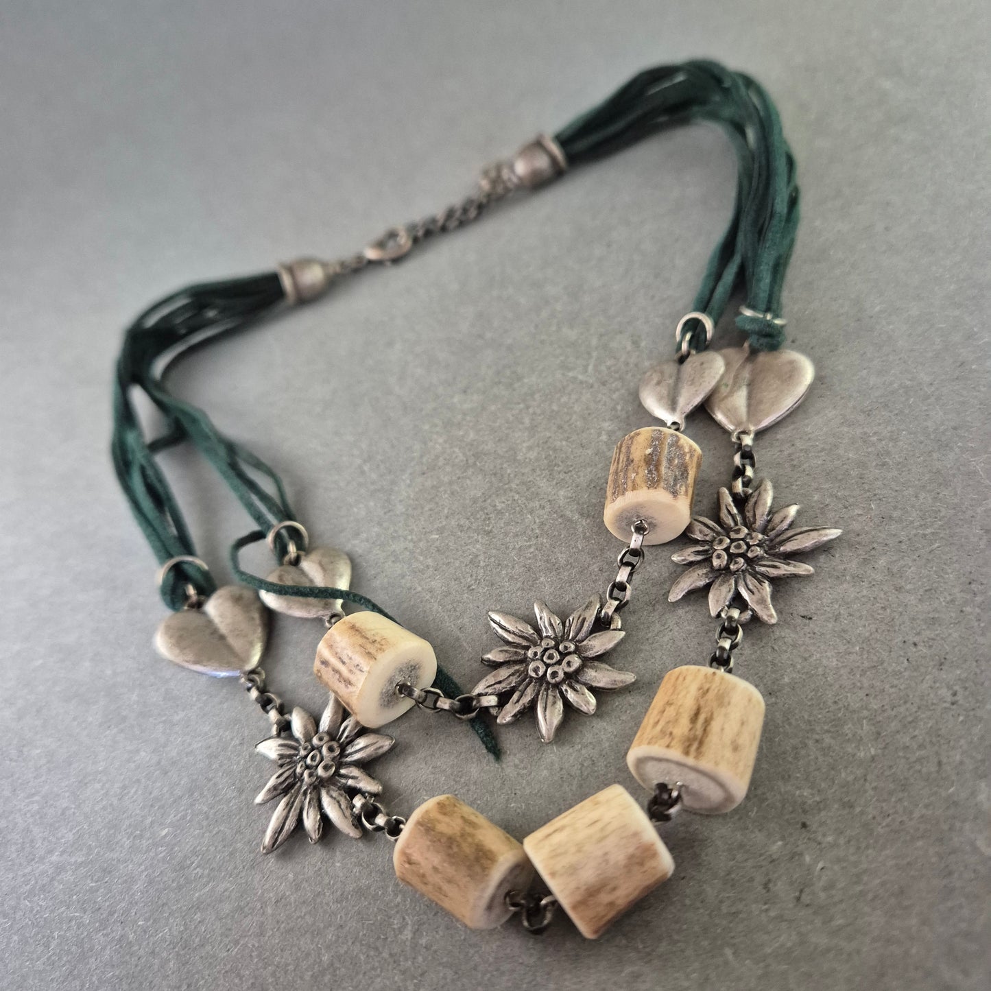 Alpenländische Trachten Halskette – Hirschhorn & Edelweiß Akzente