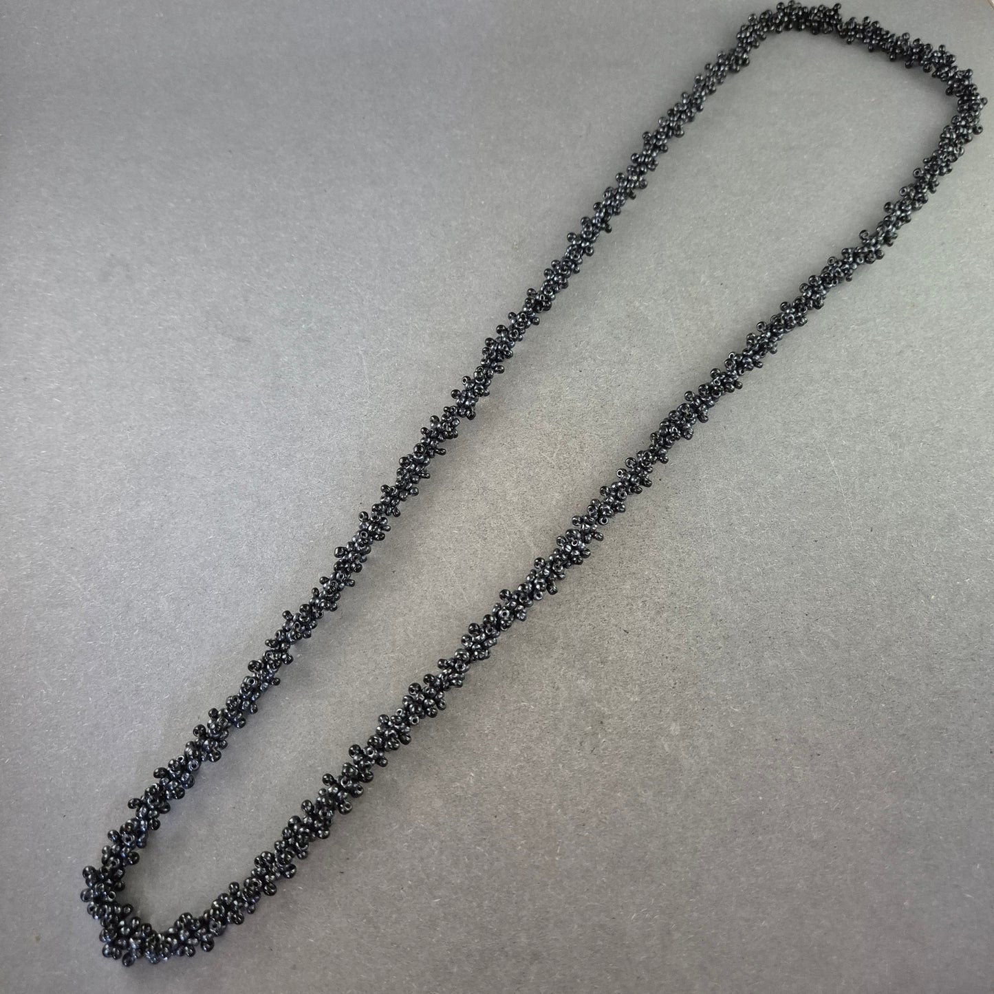 Schwarze Glasperlen Halskette – Handgearbeitet & Glänzend