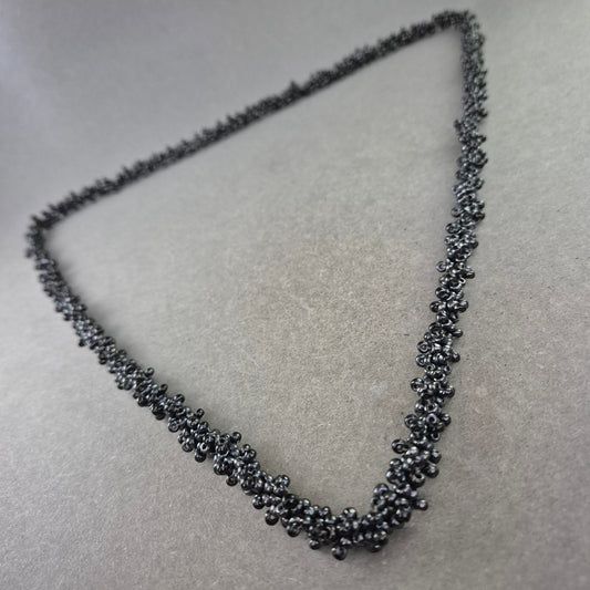 Schwarze Glasperlen Halskette – Handgearbeitet & Glänzend