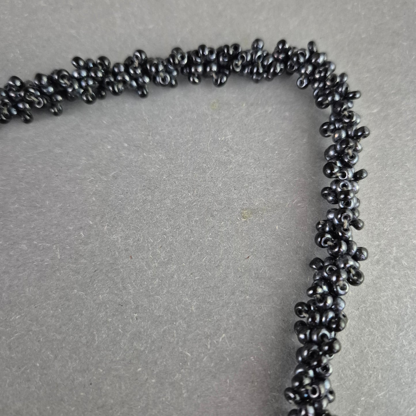 Schwarze Glasperlen Halskette – Handgearbeitet & Glänzend