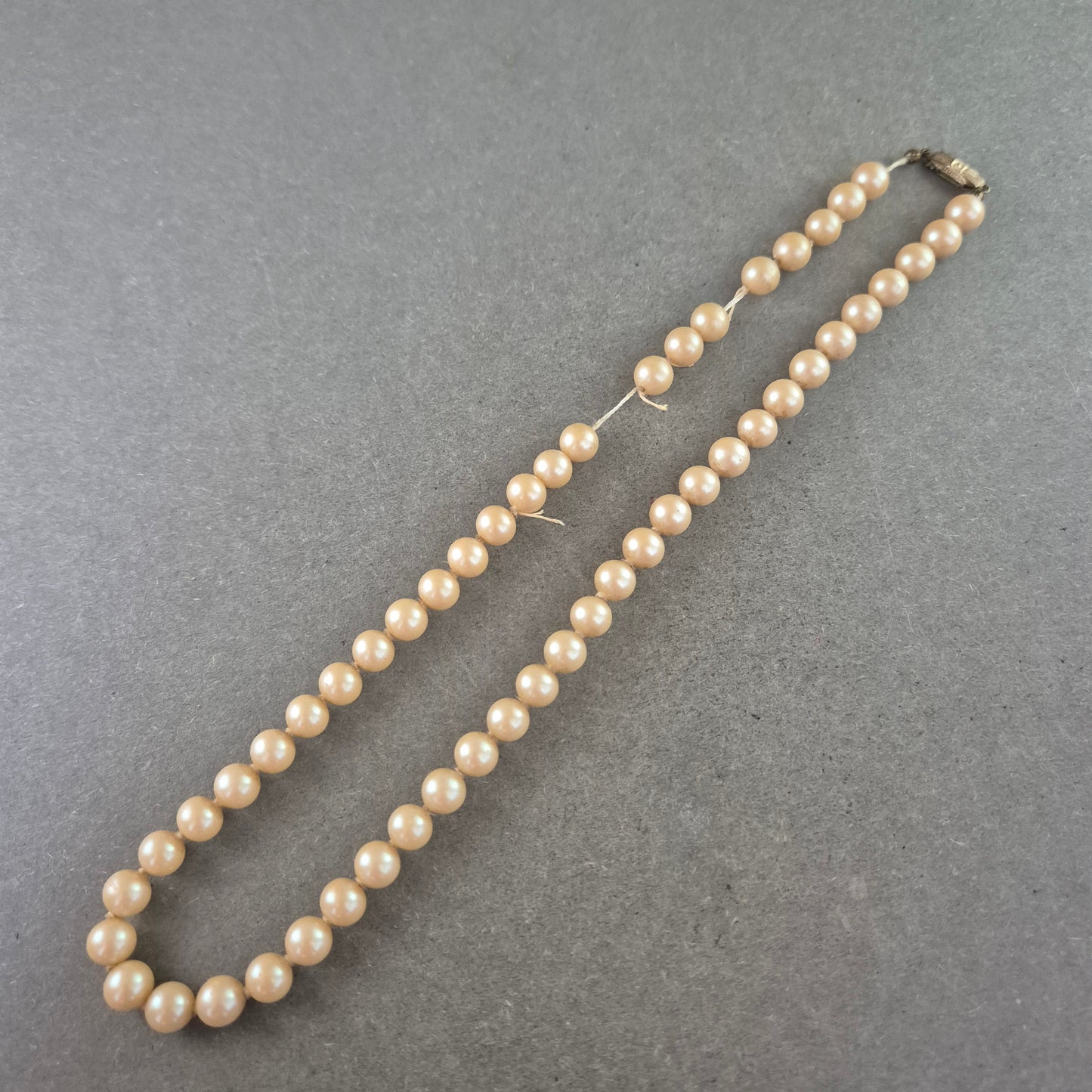 Klassische Perlen Halskette – Zeitloser Stil in zartem Creme