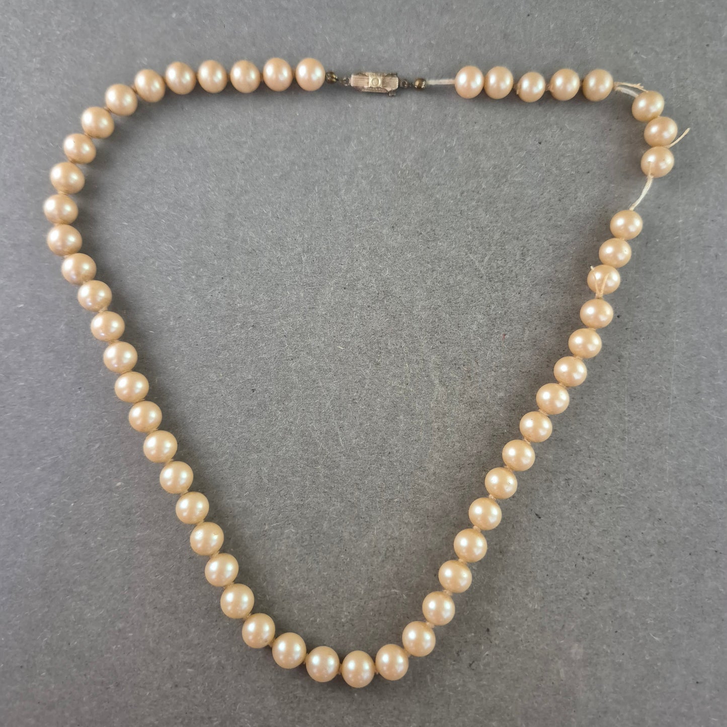 Klassische Perlen Halskette – Zeitloser Stil in zartem Creme