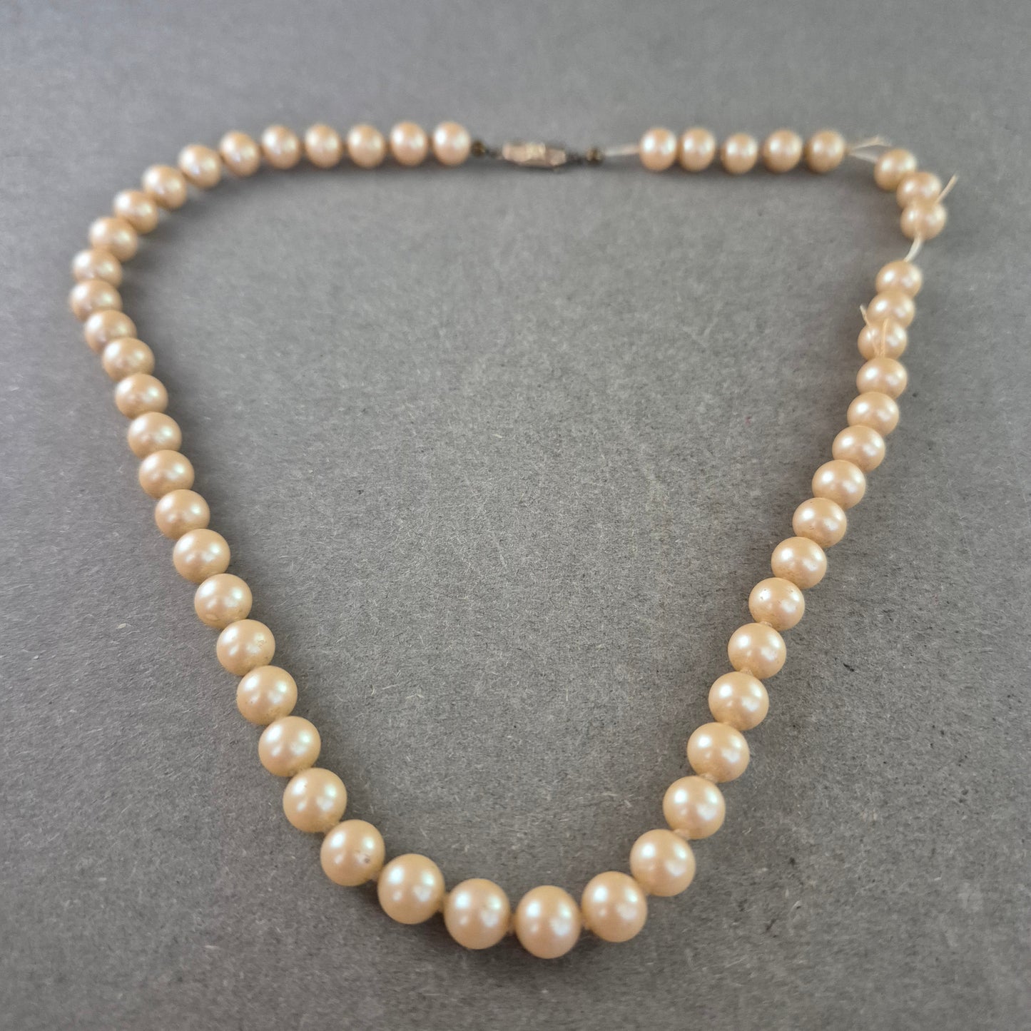 Klassische Perlen Halskette – Zeitloser Stil in zartem Creme