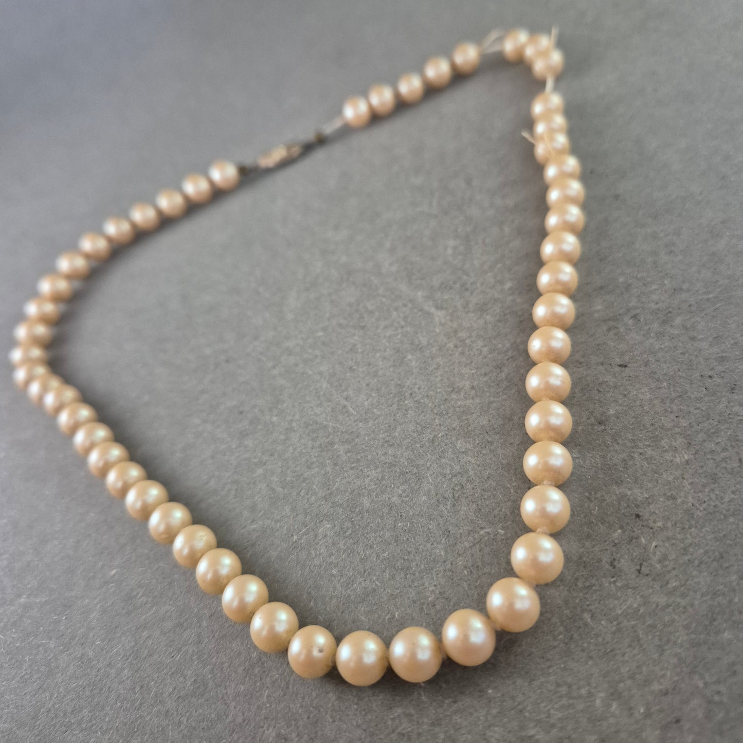 Klassische Perlen Halskette – Zeitloser Stil in zartem Creme