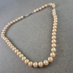 Klassische Perlen Halskette – Zeitloser Stil in zartem Creme