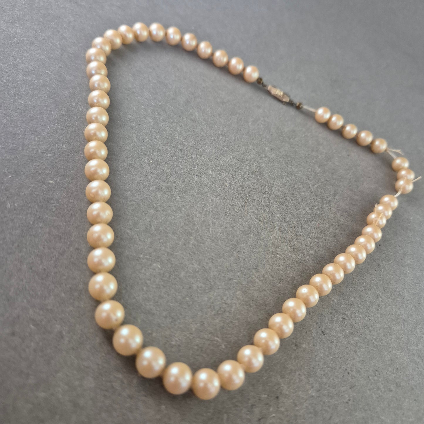 Klassische Perlen Halskette – Zeitloser Stil in zartem Creme