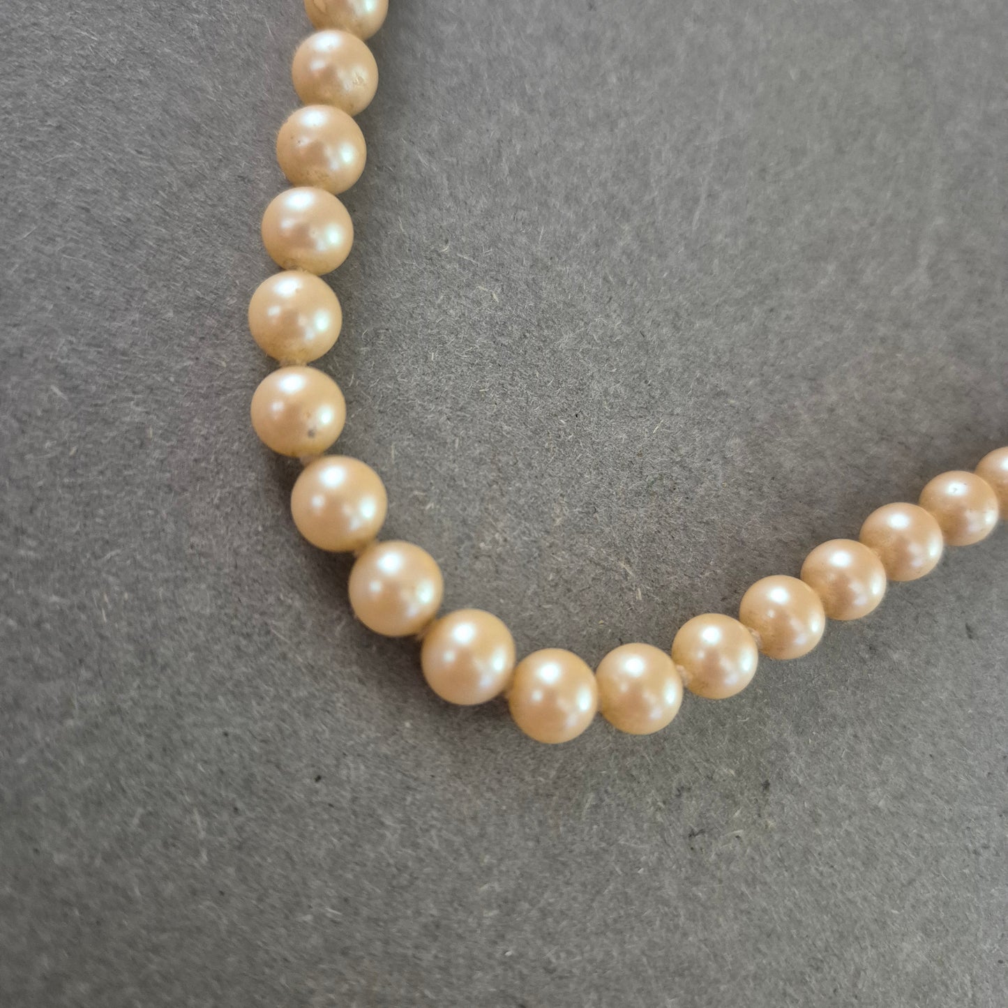 Klassische Perlen Halskette – Zeitloser Stil in zartem Creme