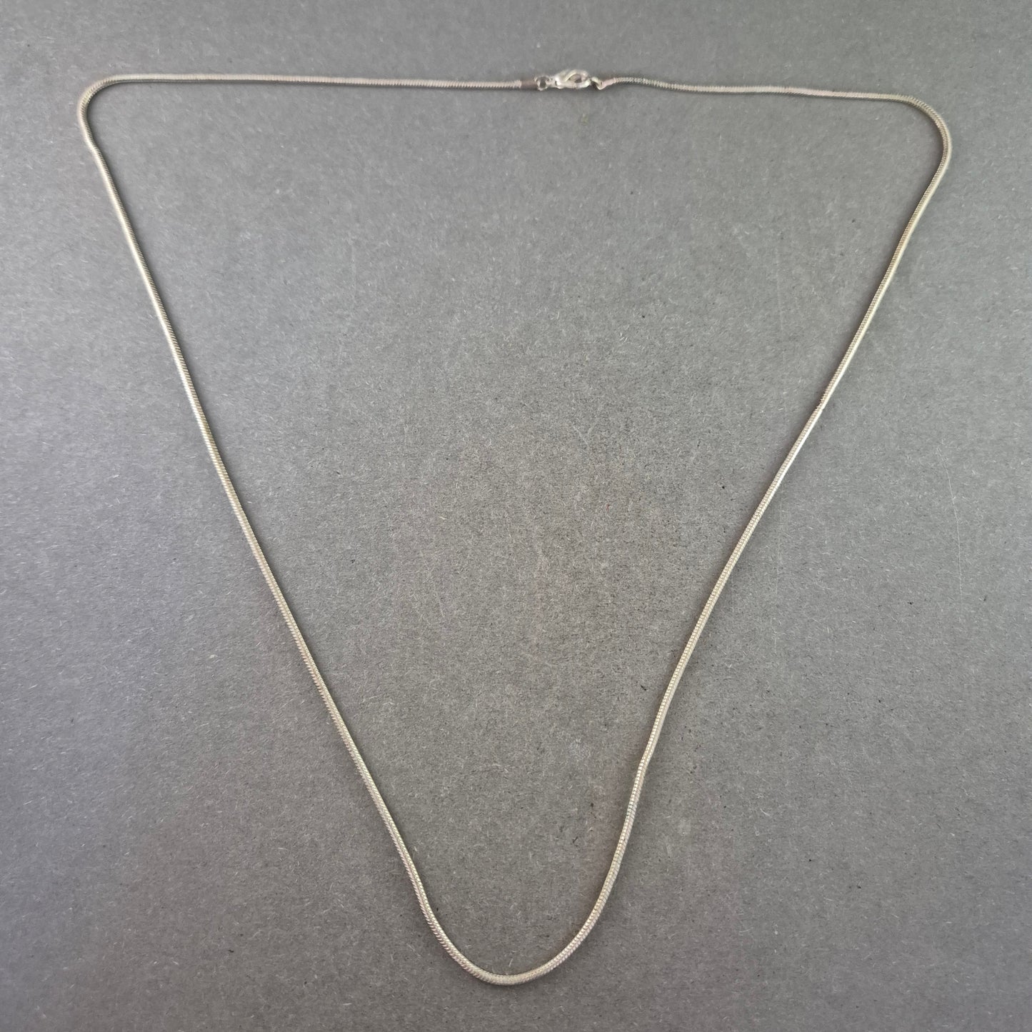 Schlichte Damen Halskette im Schlangendesign – Zeitlos und elegant