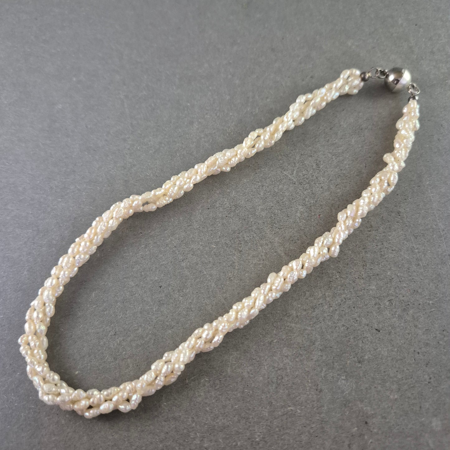 Elegante Trachten Kette mit Herz- und Edelweißanhängern – Alpenstil pur