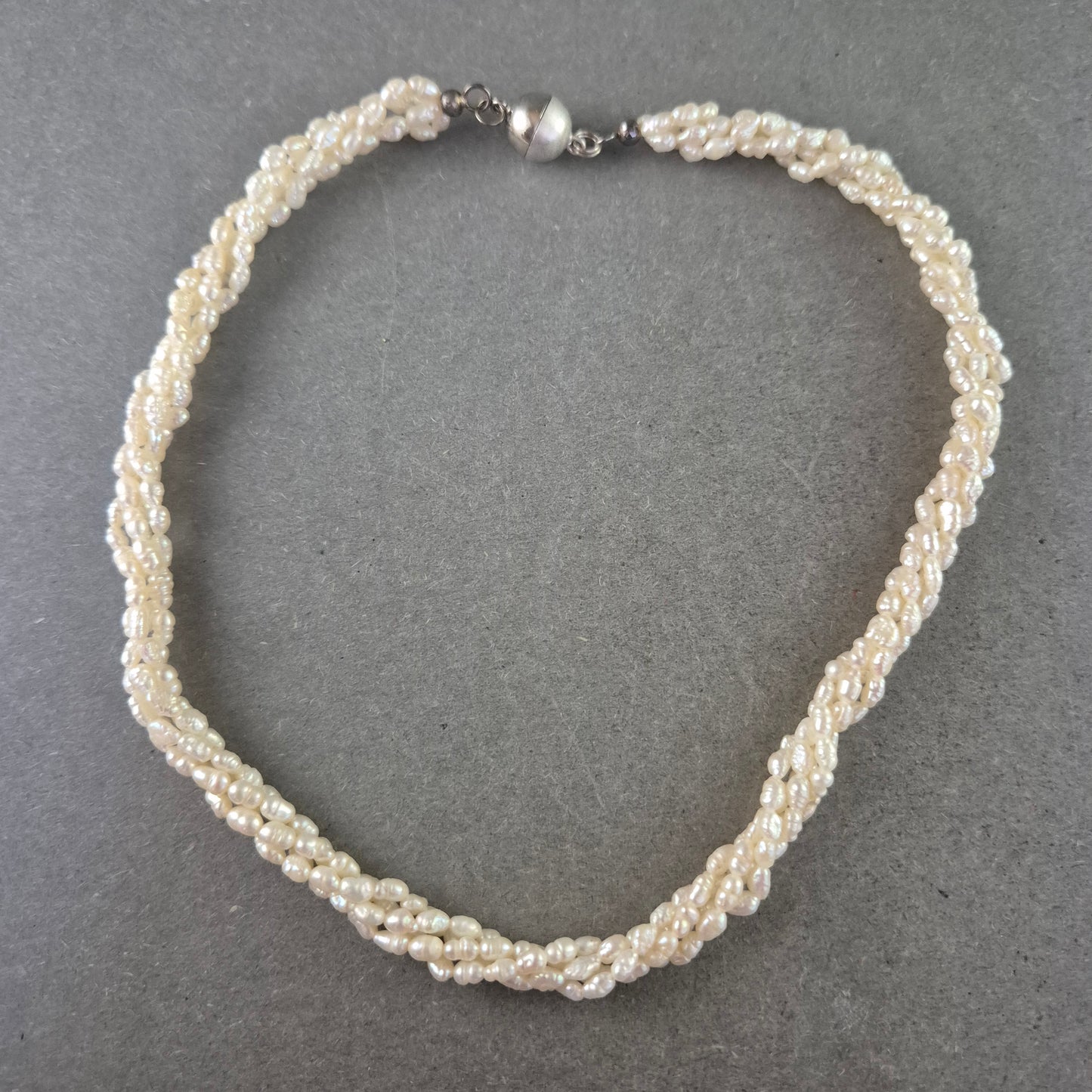 Elegante Trachten Kette mit Herz- und Edelweißanhängern – Alpenstil pur