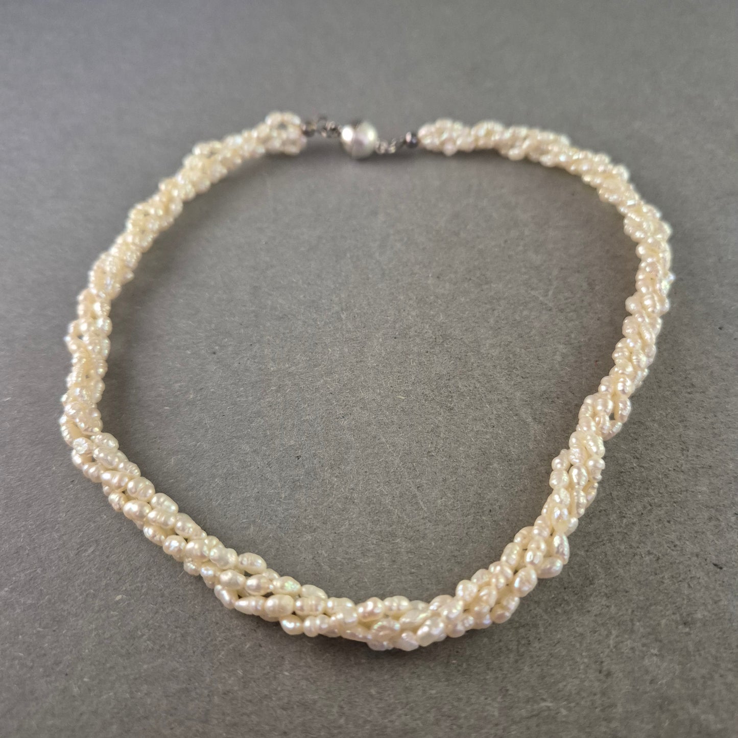 Elegante Trachten Kette mit Herz- und Edelweißanhängern – Alpenstil pur