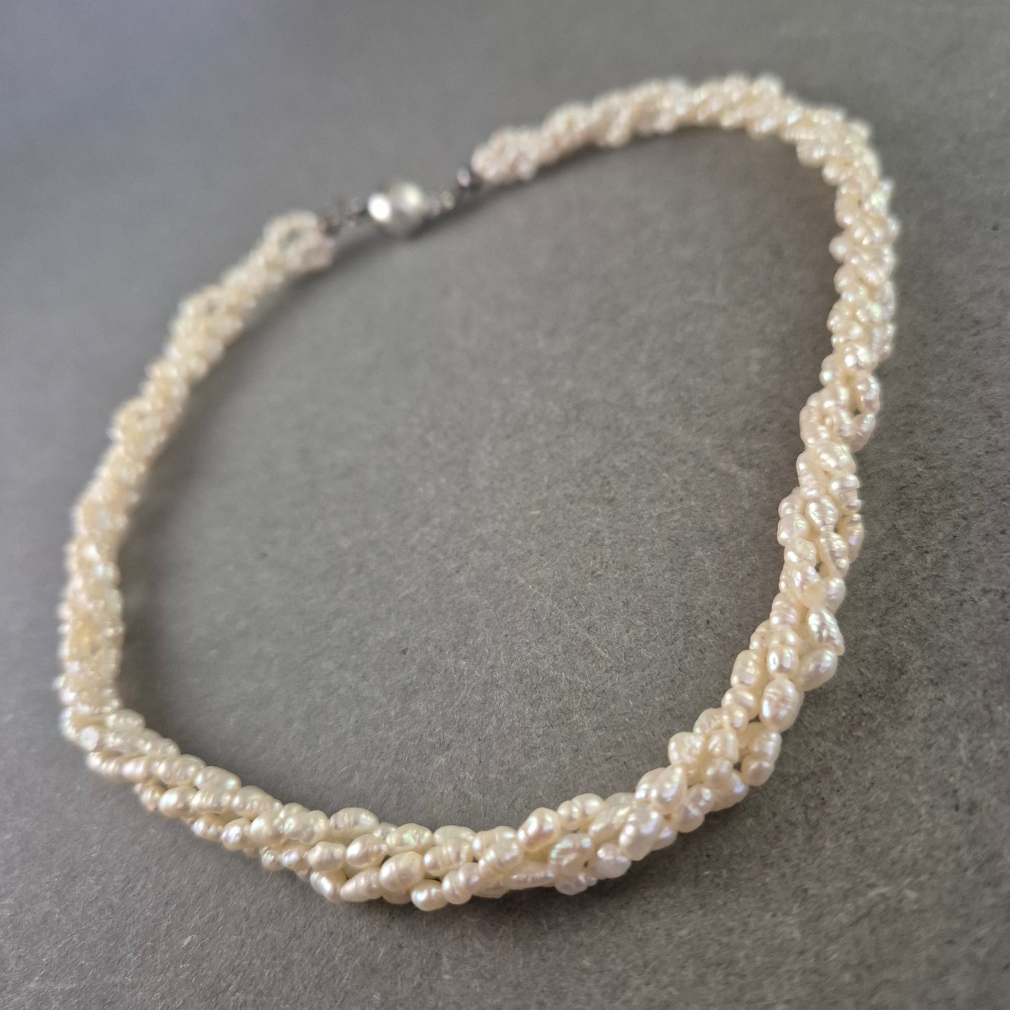 Elegante Trachten Kette mit Herz- und Edelweißanhängern – Alpenstil pur