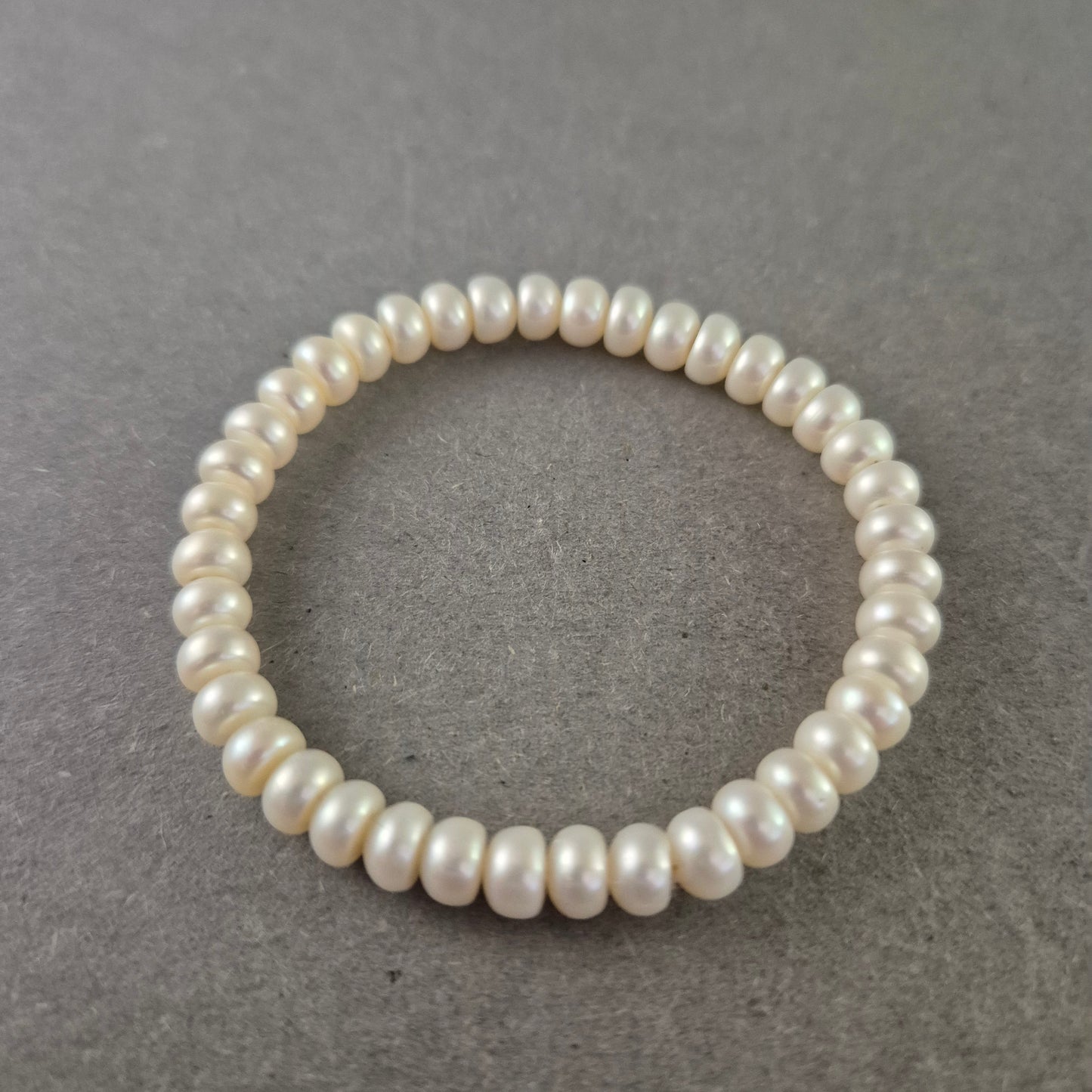 Elegantes Perlenarmband – Klassischer Stil für jeden Anlass