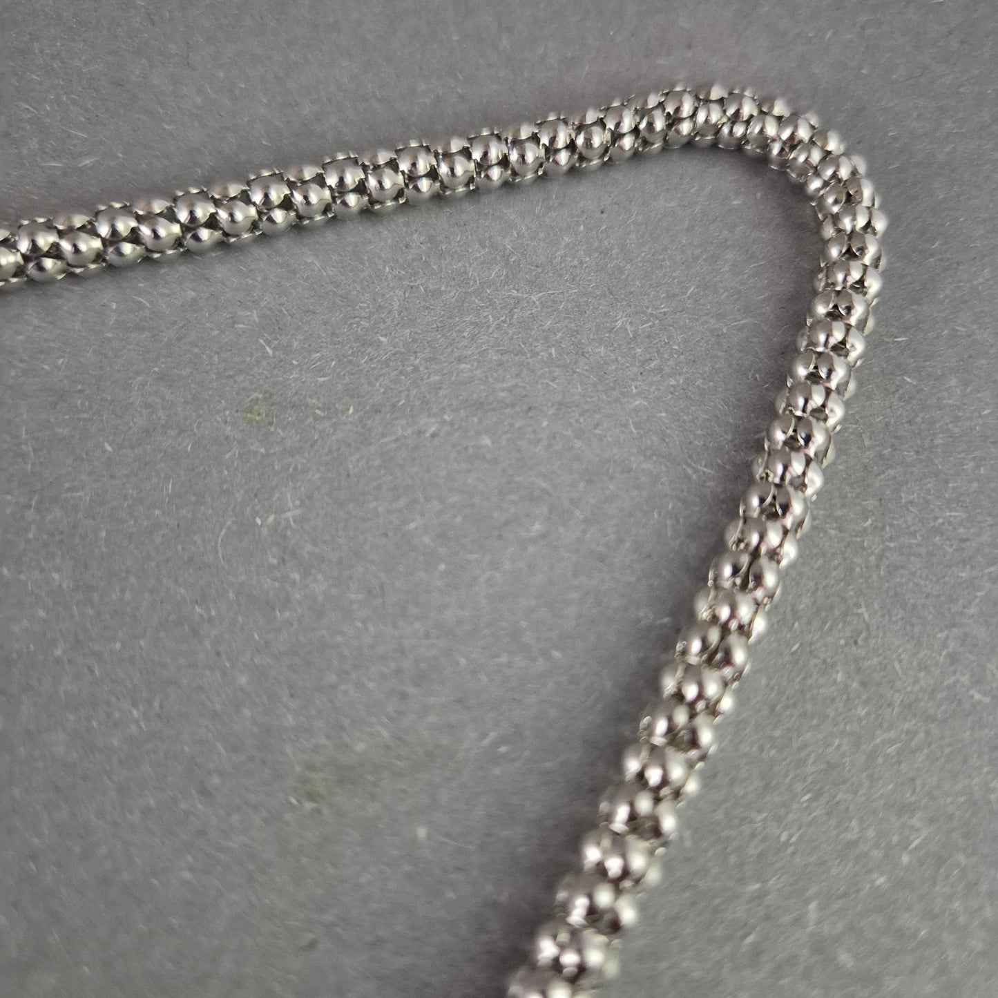 Elegante Statement Kette mit Knotenoptik – Silberfarbenes Design