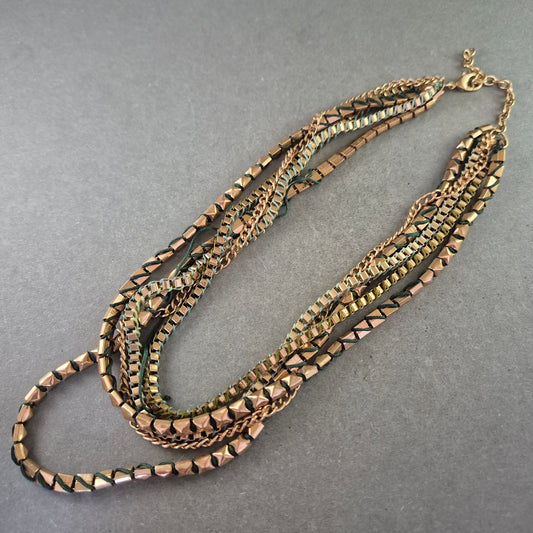 Statement Halskette in Goldoptik – Mehrreihiges Design für einen starken Look