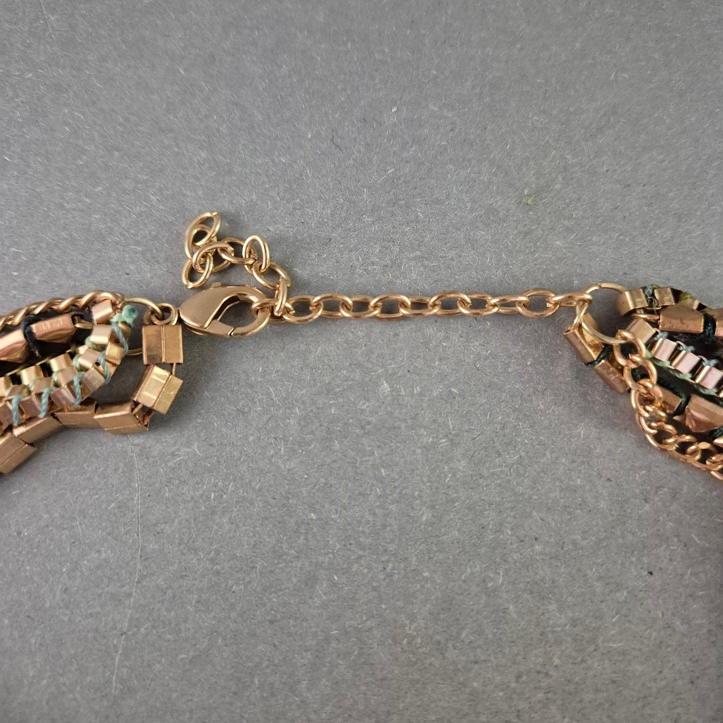 Statement Halskette in Goldoptik – Mehrreihiges Design für einen starken Look