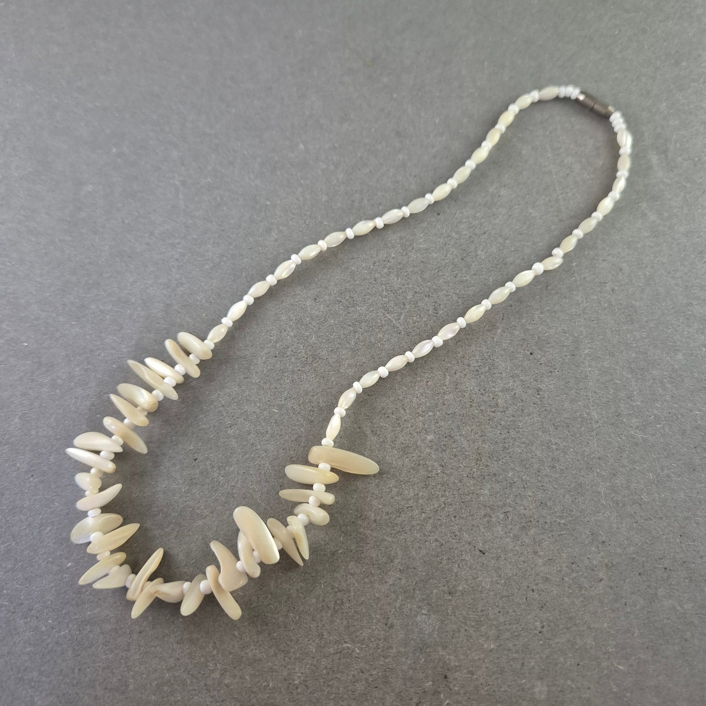 Natürliche Muschel Halskette – Maritimer Look für den Sommer