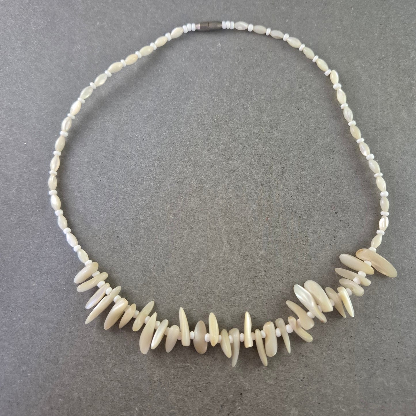 Natürliche Muschel Halskette – Maritimer Look für den Sommer