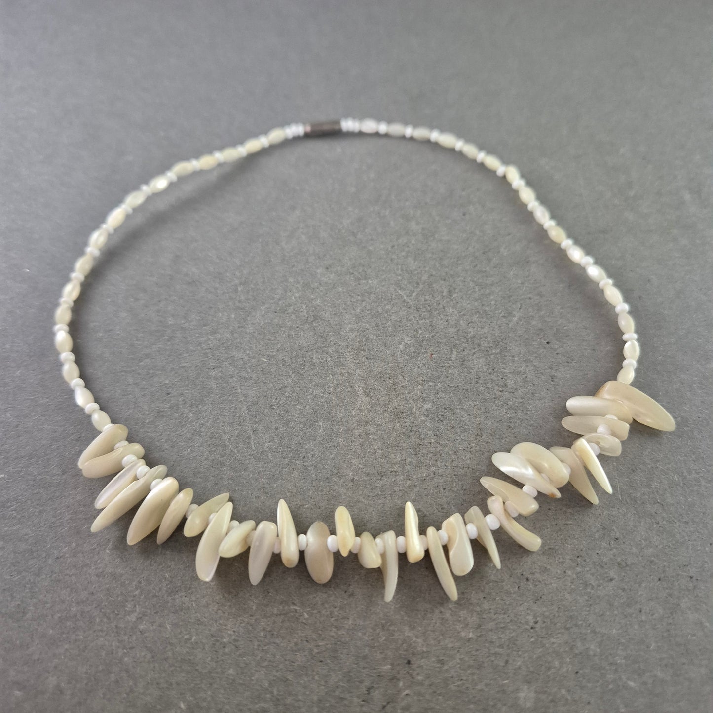 Natürliche Muschel Halskette – Maritimer Look für den Sommer