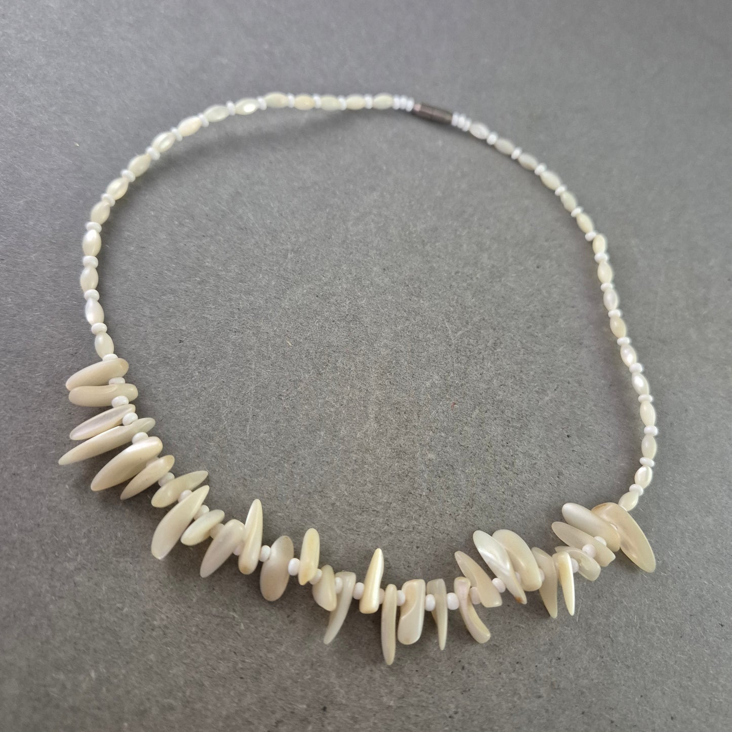 Natürliche Muschel Halskette – Maritimer Look für den Sommer