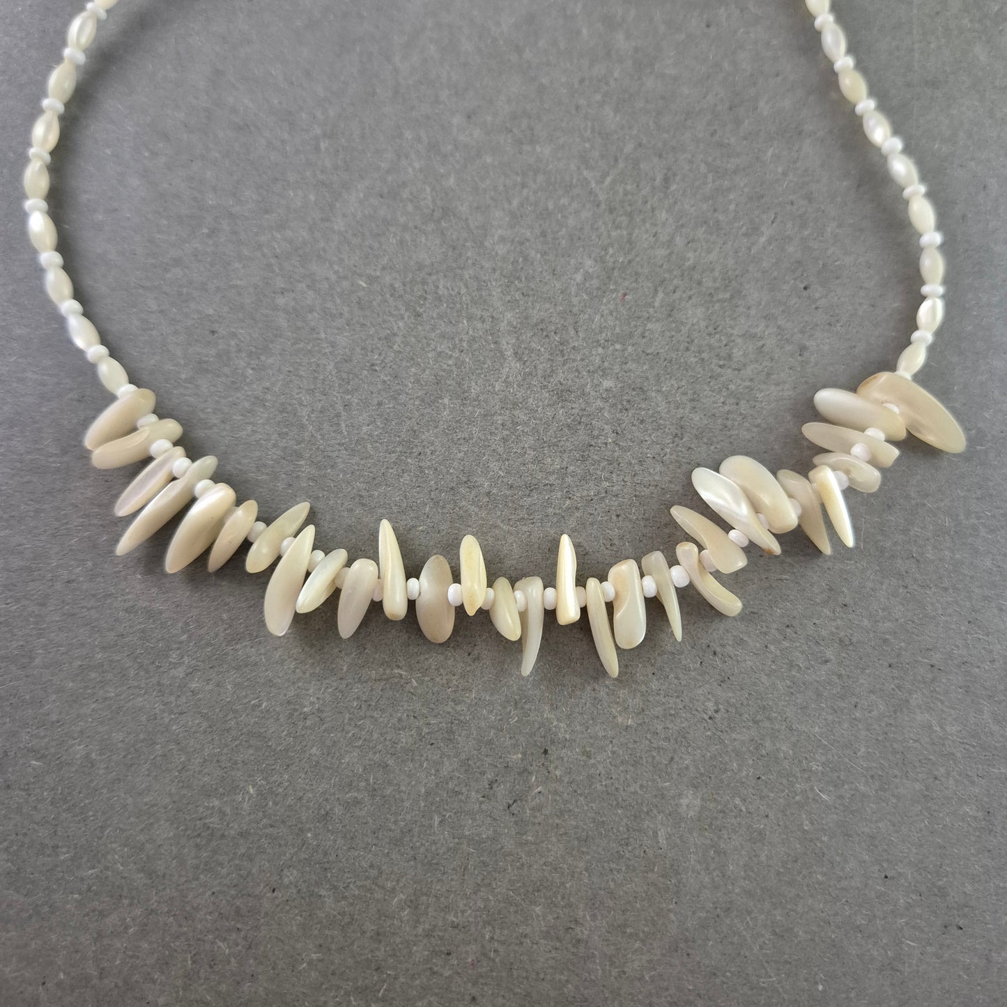 Natürliche Muschel Halskette – Maritimer Look für den Sommer