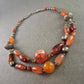 Ethno Halskette mit Karneol und Metallperlen – Ausdrucksstarke Farbtöne