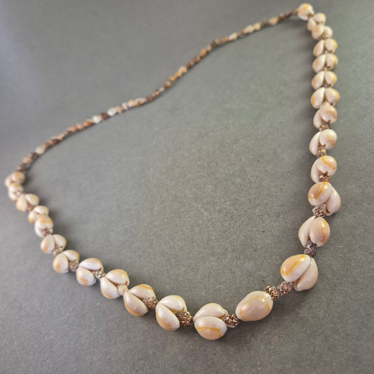 Strand Halskette aus Muscheln im Boho-Stil